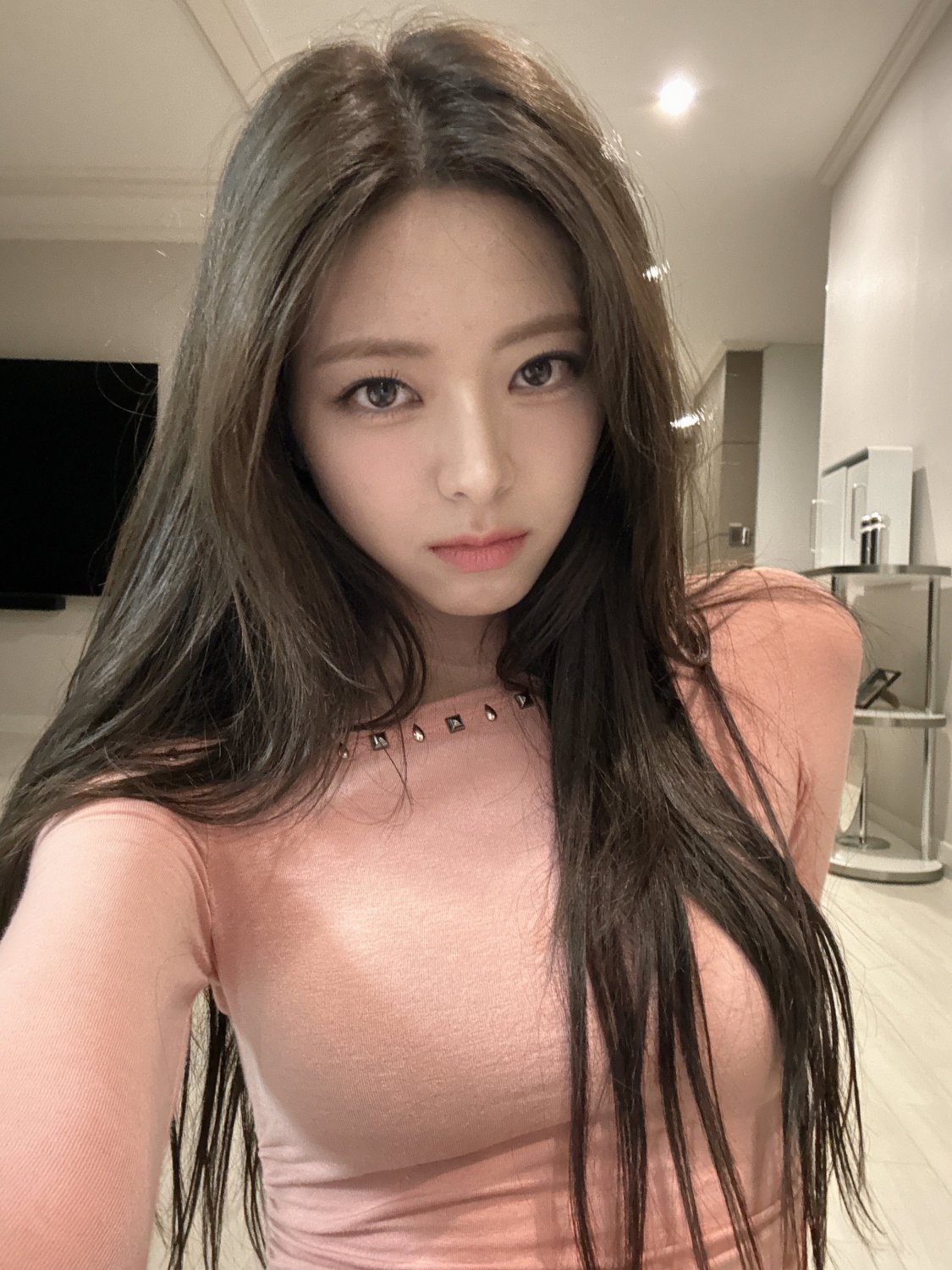 zsBo0ph9 KPOP 12.jpg